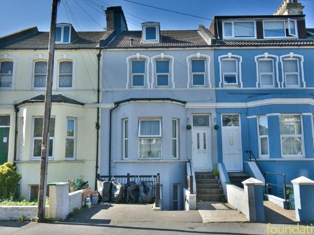 Flat for sale in Silverhill, Guestling Green