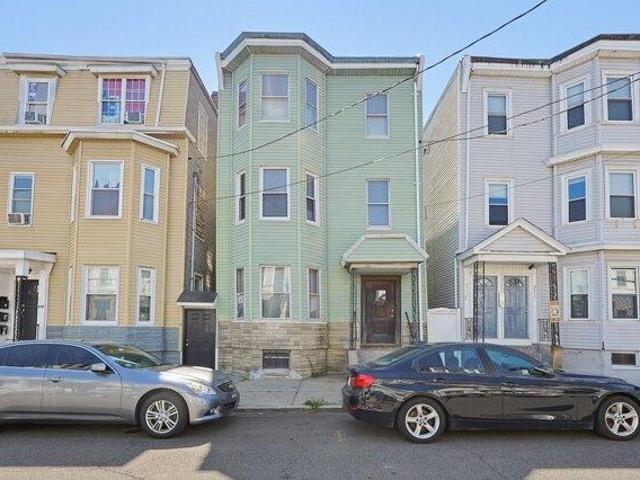 House for sale in Day Square, Boston