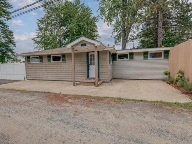 House for sale in Broadalbin