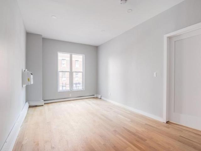 Townhouse for rent in Bronx