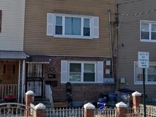House for sale in The Bronx, Arverne