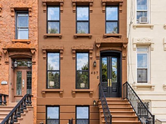 Townhouse for sale in Arverne, New York