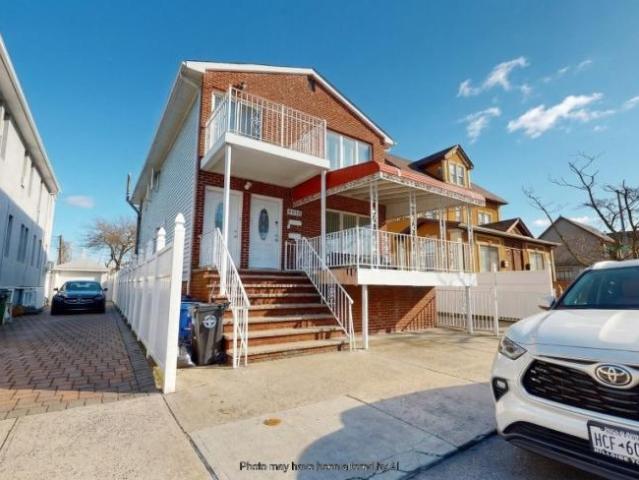 Townhouse for sale in Arverne, New York