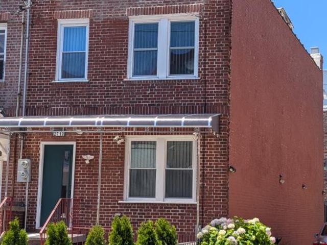 Townhouse for sale in Arverne, New York