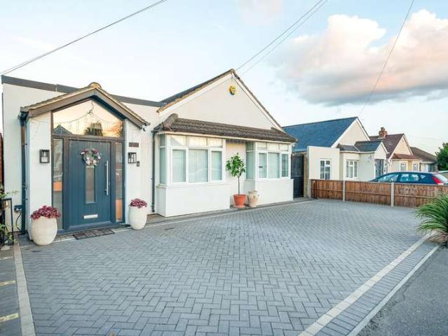 Bungalow for sale in Cippenham, Slough