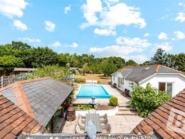 Bungalow for sale in Pilgrims' Hatch, Navestock Side