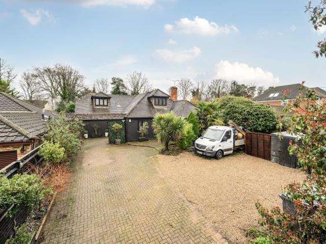 Bungalow for sale in Heol-las, Surrey
