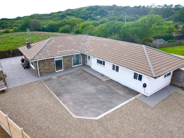 Bungalow for sale in Llangyndeyrn, Meinciau