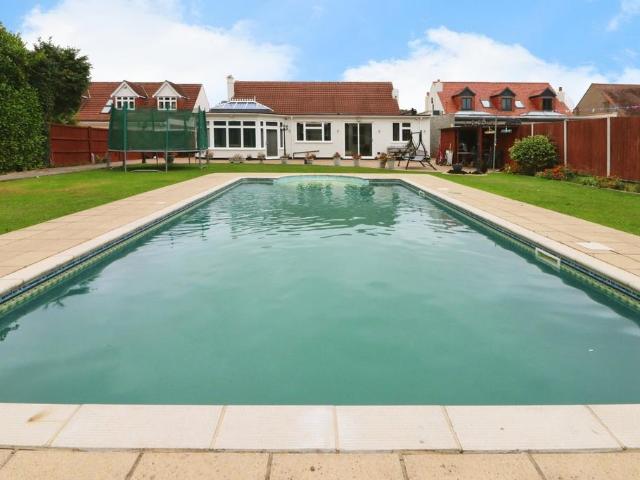 Bungalow for sale in Seven Kings, Greater London