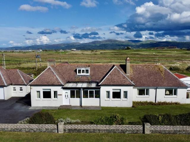 Bungalow for sale in Dol-y-bont, Wales