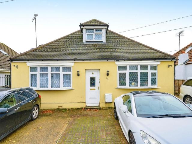 Bungalow for sale in Sundon Park, Luton