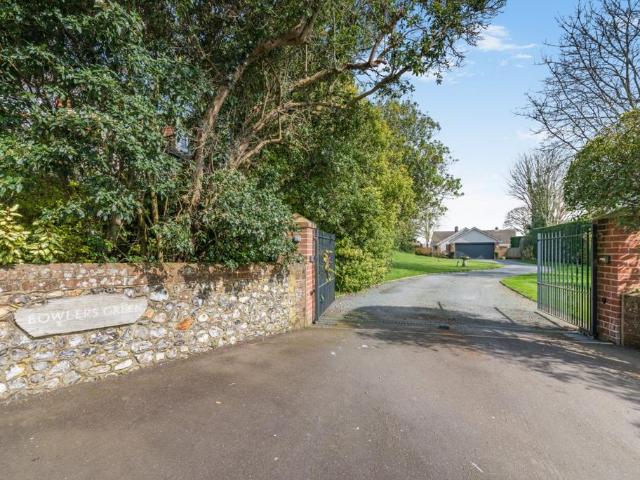 Bungalow for sale in Fontwell, Arun