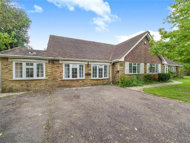 Bungalow for sale in Heol-las, Surrey