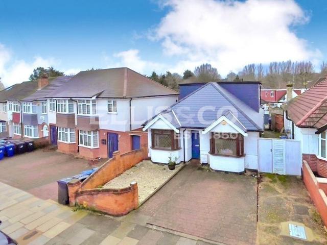Bungalow for sale in London Borough of Ealing, Greenford