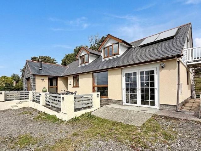 Bungalow for sale in Llanllechid, Wales