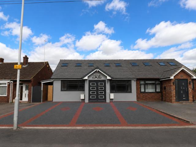 Bungalow for sale in Marsh Farm, Spring Park