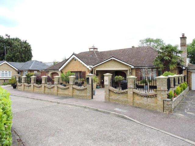 Bungalow for sale in Broxbourne, Hertfordshire