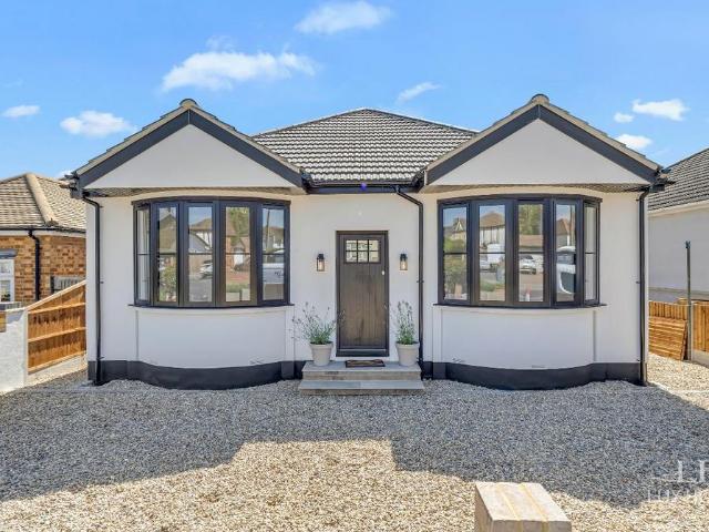 Bungalow for sale in Emerson Park, Greater London