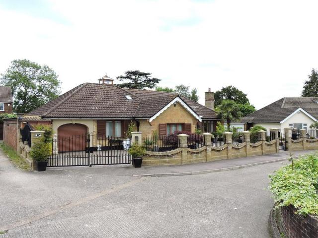 Bungalow for sale in Broxbourne, Hertfordshire