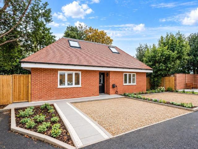 Bungalow for sale in London Borough of Sutton, Greater London