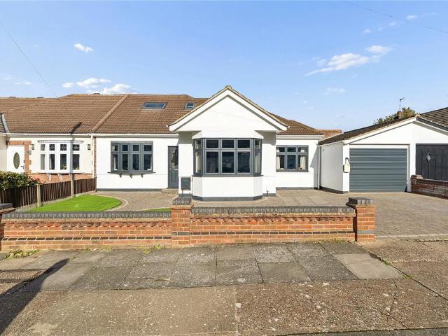 Bungalow for sale in Upminster Bridge, Greater London