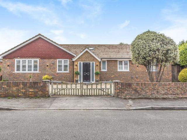Bungalow for sale in Sunnymeads, Wraysbury