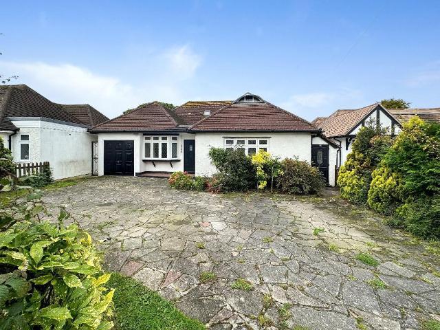 House for sale in Sanderstead, Sanderstead