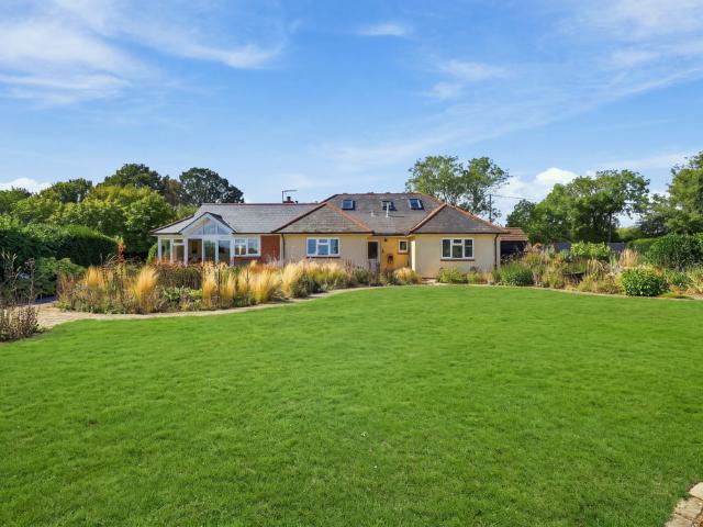 Bungalow for sale in Chipping Hill, Essex