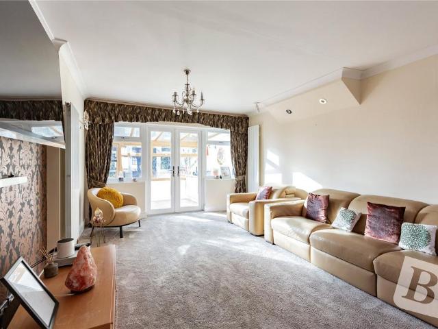 Bungalow for sale in Seven Kings, Greater London