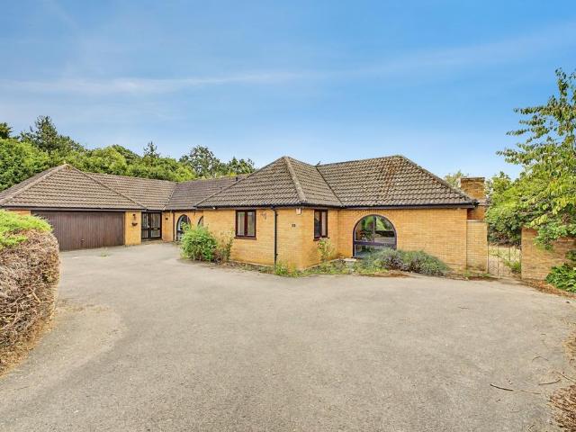 Bungalow for sale in Cottarville, Northampton