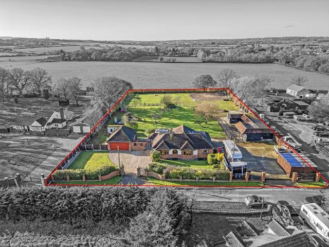 Bungalow for sale in Ramsden Bellhouse, Essex