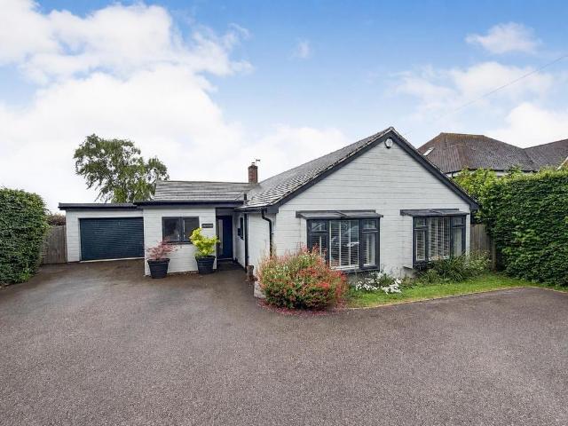 Bungalow for sale in Midway, Kent