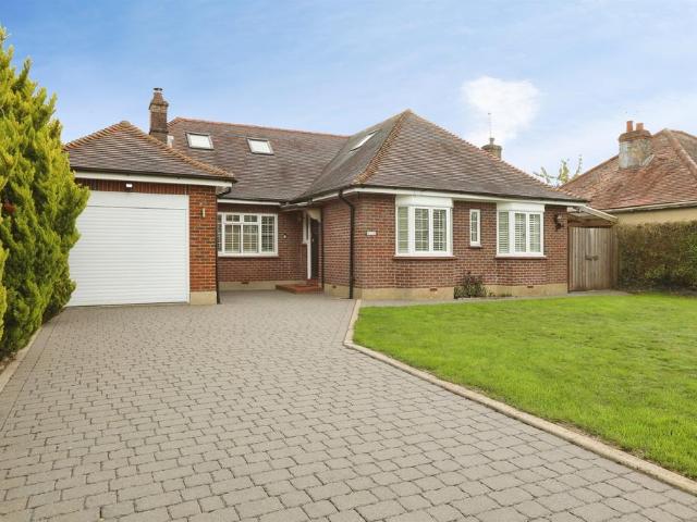 Bungalow for sale in Three Bridges, Crawley