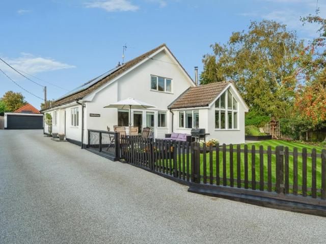 Bungalow for sale in Carbrooke, Breckland