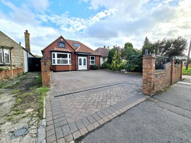 Bungalow for sale in London Borough of Hounslow, Heston