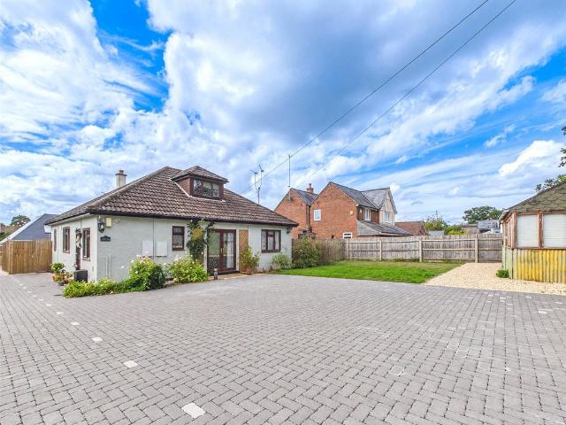Bungalow for sale in Ashurst Bridge, Hampshire