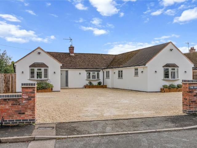 Bungalow for sale in Defford, Wychavon