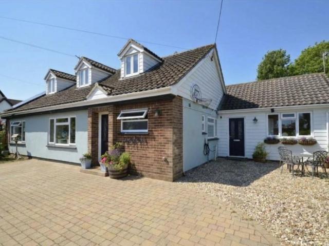 Bungalow for sale in Chipping Hill, Essex