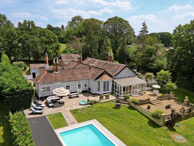 Bungalow for sale in Wexham Street, Buckinghamshire