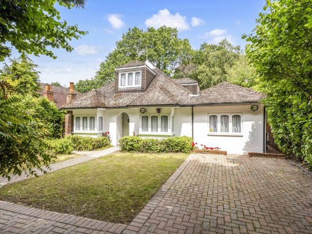 House for sale in Hillview, Surrey