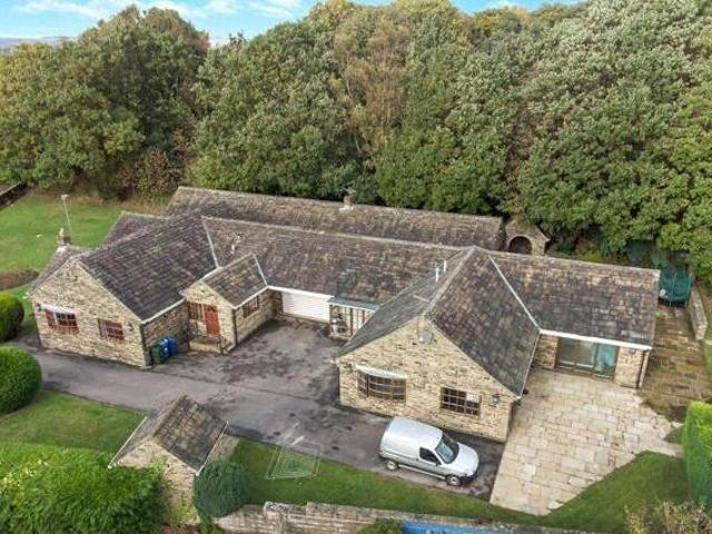 House for sale in Silkstone Common, South Yorkshire