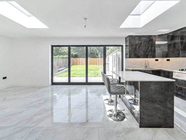 Bungalow for rent in Greater London