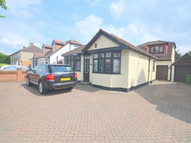 Apartment for rent in Ardleigh Green, Greater London