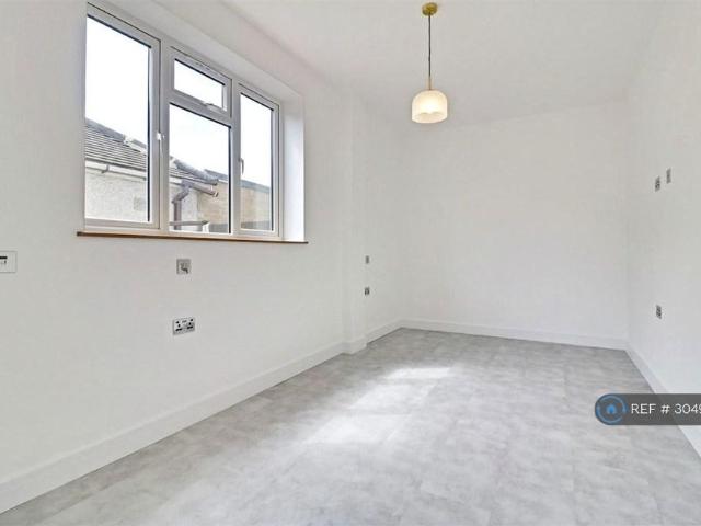 House for rent in London Borough of Redbridge, Greater London