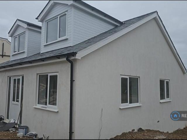 Bungalow for rent in Pouchen End, Hertfordshire