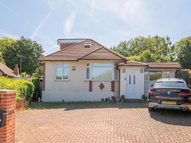 Bungalow for rent in High Barnet, Greater London