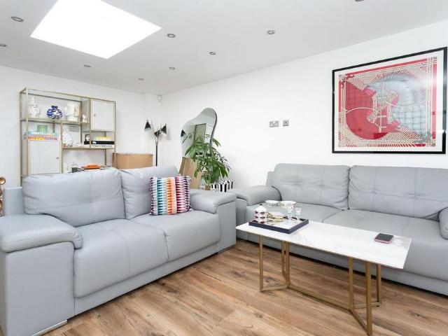 House for rent in Carpenders Park, Three Rivers