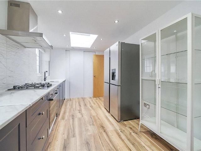 Bungalow for rent in Watford Rural, Batchworth