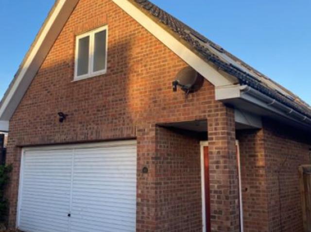 Bungalow for rent in Southgate, Greater London