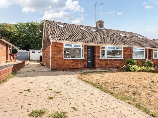 Bungalow for rent in Worthing, West Sussex